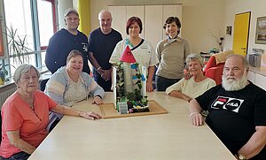 Schmerztherapie Patientengruppe mit Turm